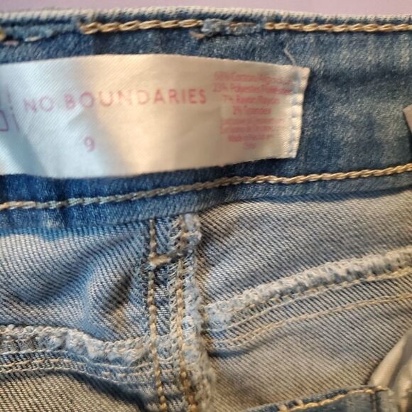 No Boundaries Embellished Jean Shorts Size 9 - Picture 5 of 7